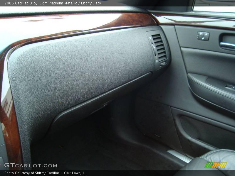 Light Platinum Metallic / Ebony Black 2006 Cadillac DTS