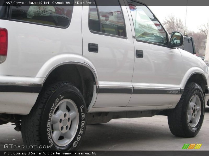 Olympic White / Dark Pewter 1997 Chevrolet Blazer LS 4x4