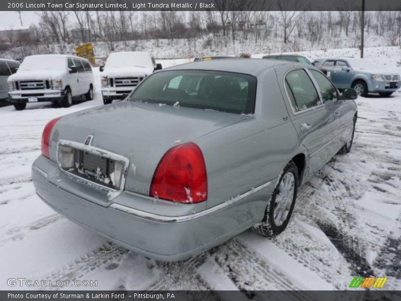 Light Tundra Metallic / Black 2006 Lincoln Town Car Signature Limited