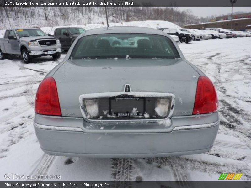 Light Tundra Metallic / Black 2006 Lincoln Town Car Signature Limited