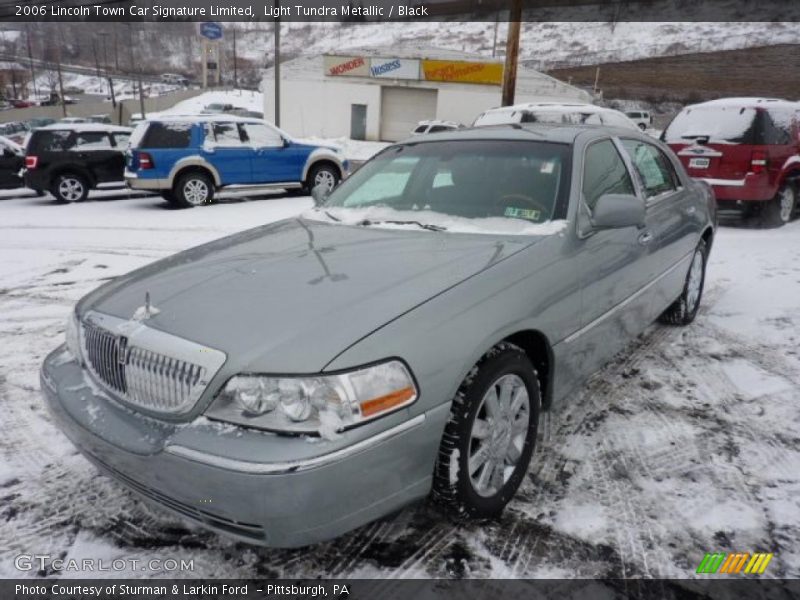 Light Tundra Metallic / Black 2006 Lincoln Town Car Signature Limited