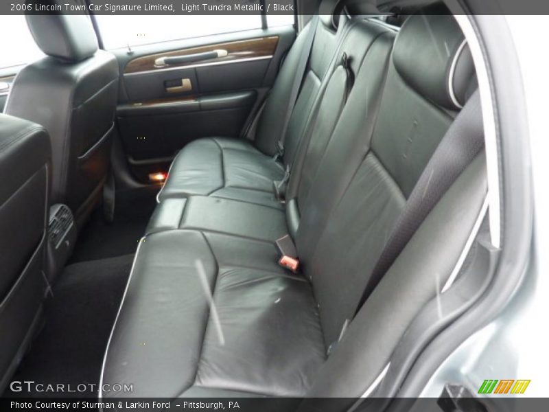 Light Tundra Metallic / Black 2006 Lincoln Town Car Signature Limited