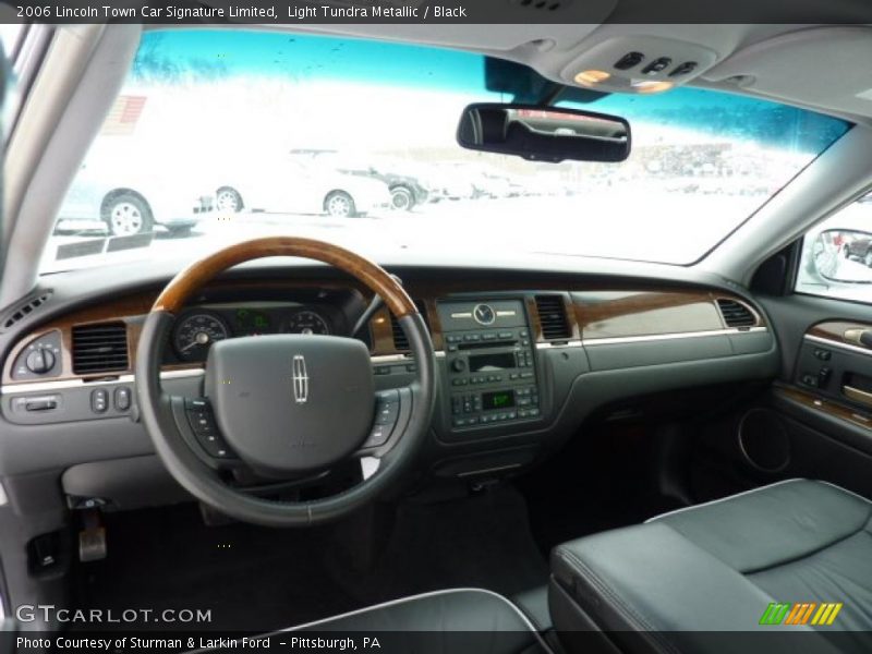 Light Tundra Metallic / Black 2006 Lincoln Town Car Signature Limited