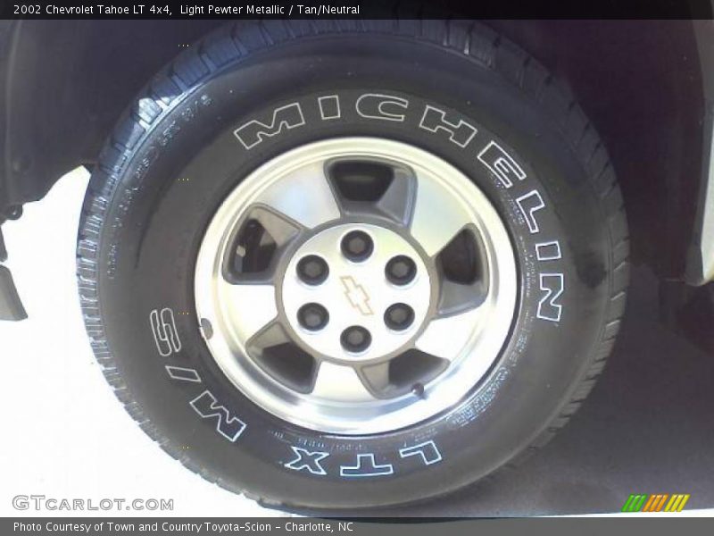 Light Pewter Metallic / Tan/Neutral 2002 Chevrolet Tahoe LT 4x4