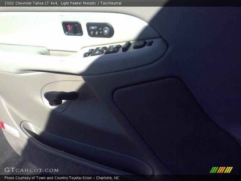 Light Pewter Metallic / Tan/Neutral 2002 Chevrolet Tahoe LT 4x4
