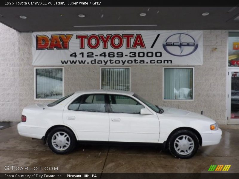 Super White / Gray 1996 Toyota Camry XLE V6 Sedan