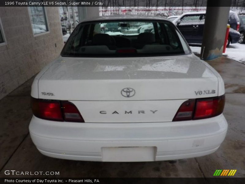 Super White / Gray 1996 Toyota Camry XLE V6 Sedan