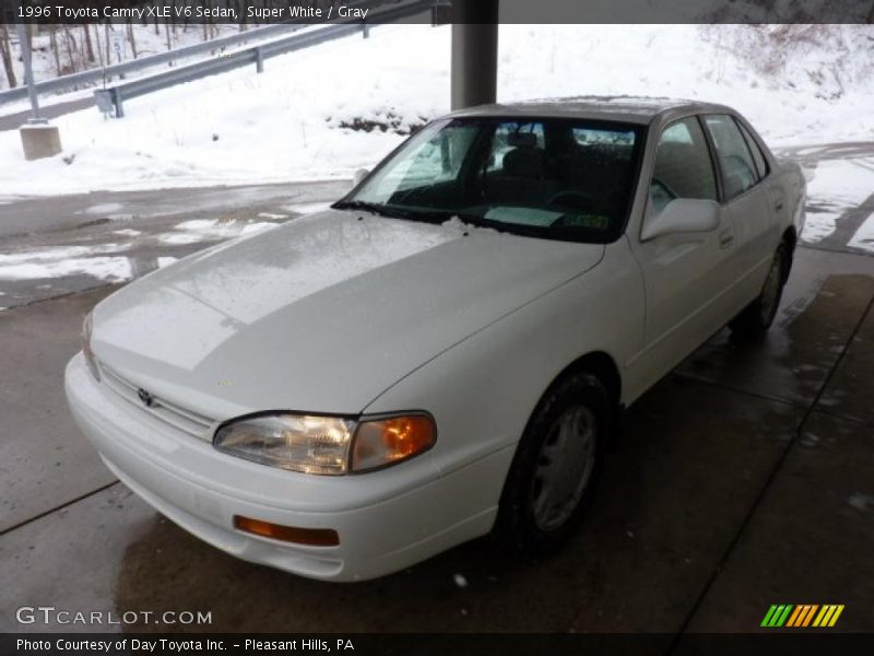 Super White / Gray 1996 Toyota Camry XLE V6 Sedan