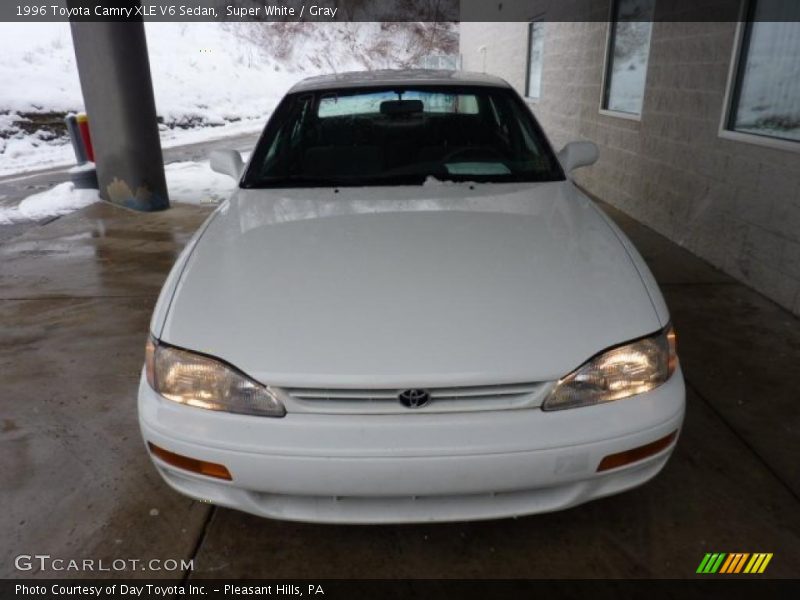 Super White / Gray 1996 Toyota Camry XLE V6 Sedan