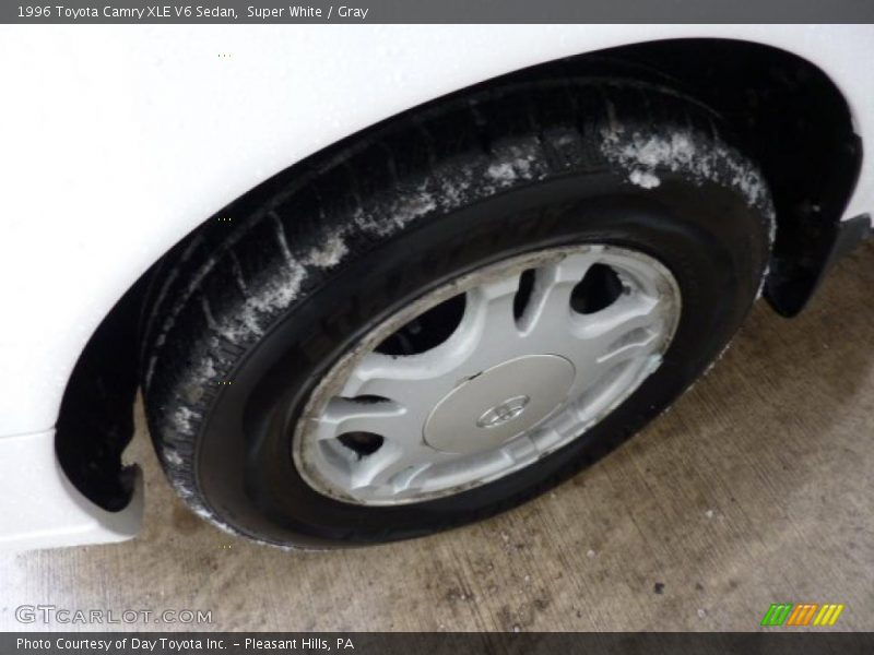 Super White / Gray 1996 Toyota Camry XLE V6 Sedan