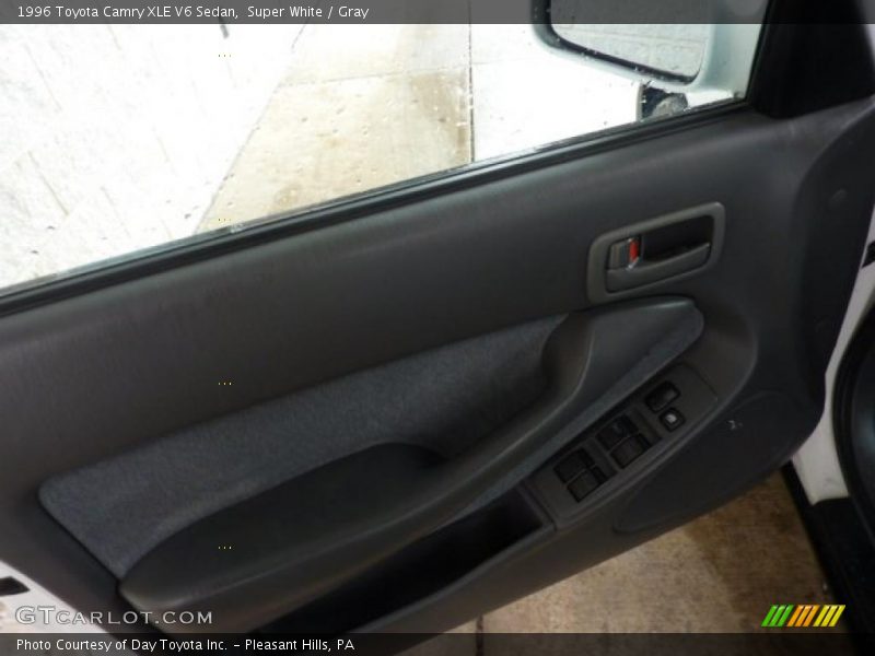 Super White / Gray 1996 Toyota Camry XLE V6 Sedan