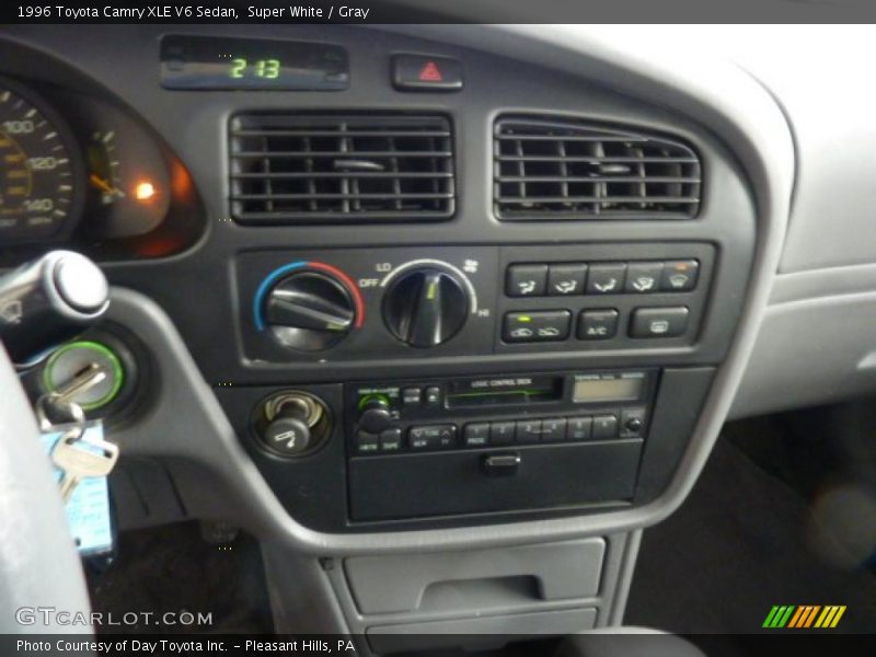Super White / Gray 1996 Toyota Camry XLE V6 Sedan
