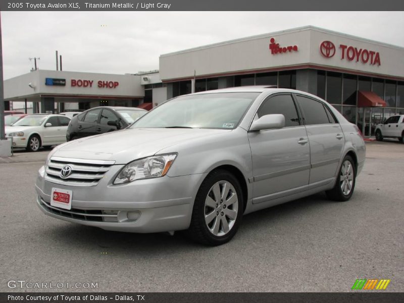 Titanium Metallic / Light Gray 2005 Toyota Avalon XLS