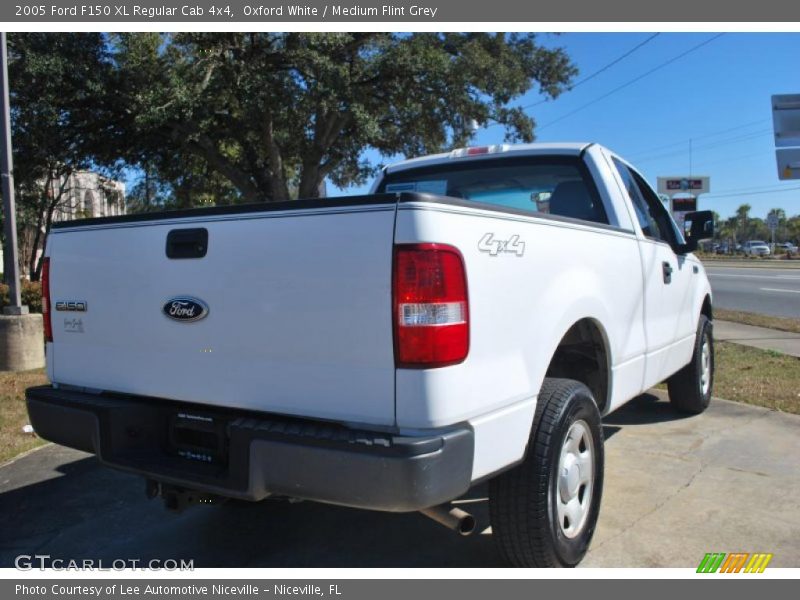 Oxford White / Medium Flint Grey 2005 Ford F150 XL Regular Cab 4x4