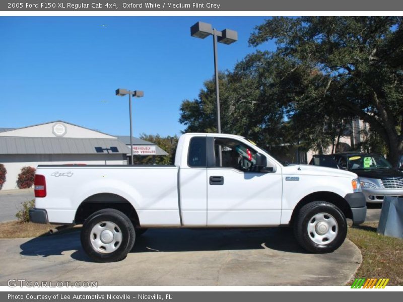 Oxford White / Medium Flint Grey 2005 Ford F150 XL Regular Cab 4x4