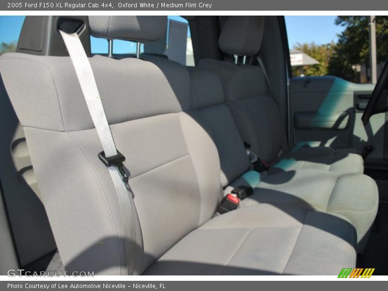 Oxford White / Medium Flint Grey 2005 Ford F150 XL Regular Cab 4x4