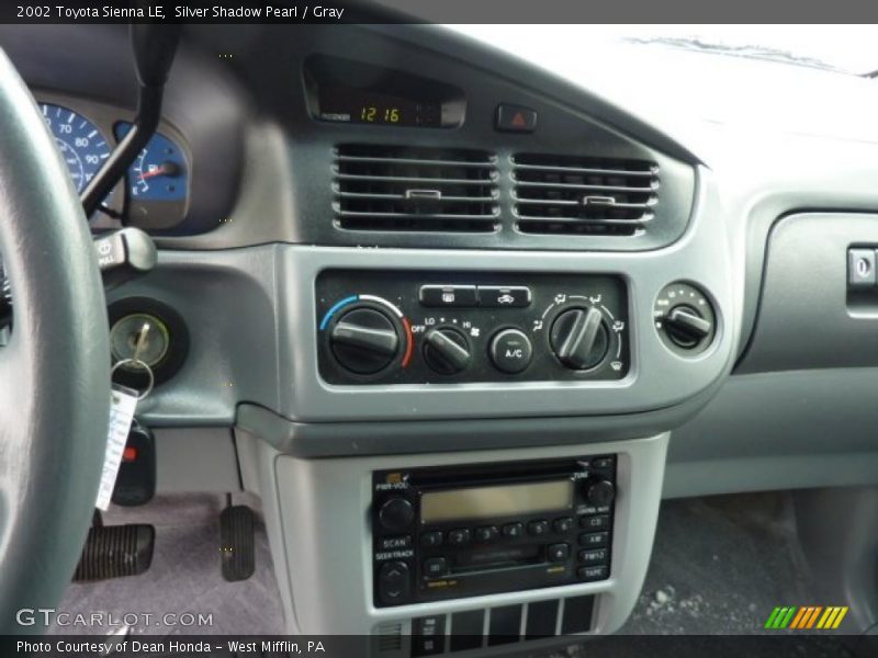 Silver Shadow Pearl / Gray 2002 Toyota Sienna LE