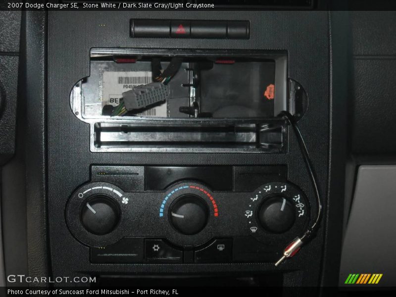 Stone White / Dark Slate Gray/Light Graystone 2007 Dodge Charger SE