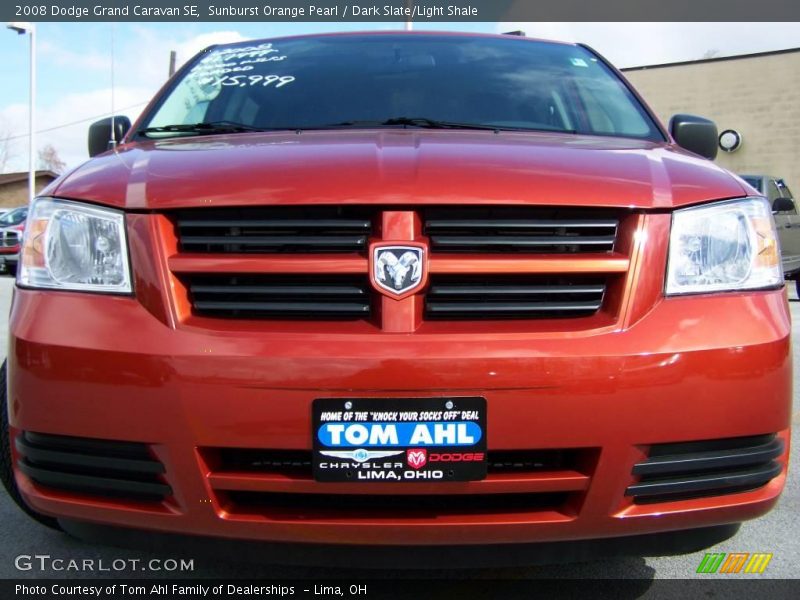 Sunburst Orange Pearl / Dark Slate/Light Shale 2008 Dodge Grand Caravan SE