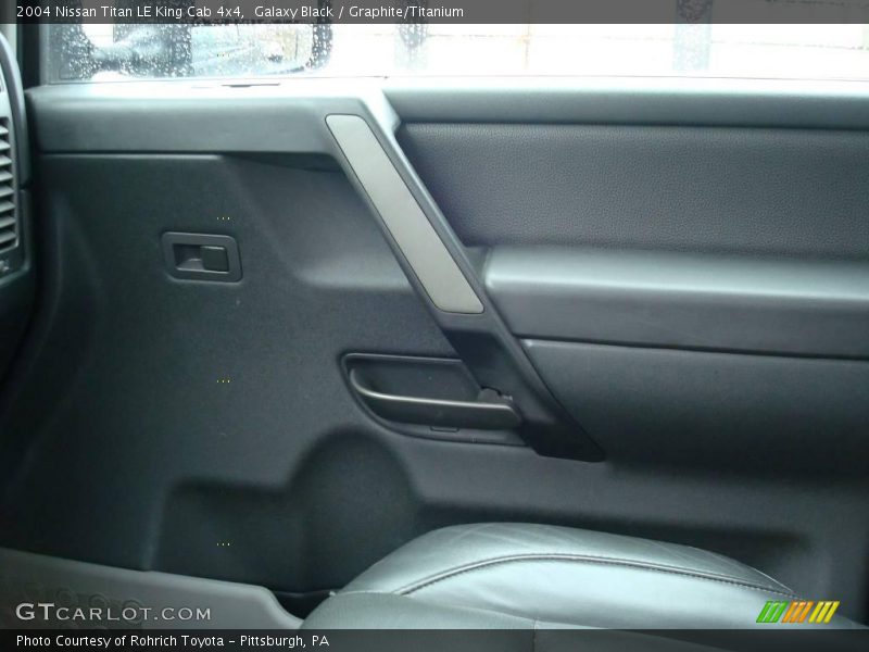 Galaxy Black / Graphite/Titanium 2004 Nissan Titan LE King Cab 4x4