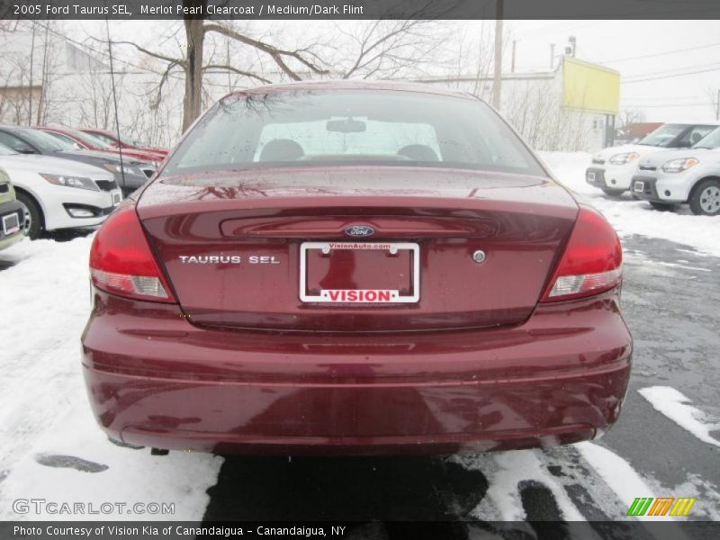 Merlot Pearl Clearcoat / Medium/Dark Flint 2005 Ford Taurus SEL
