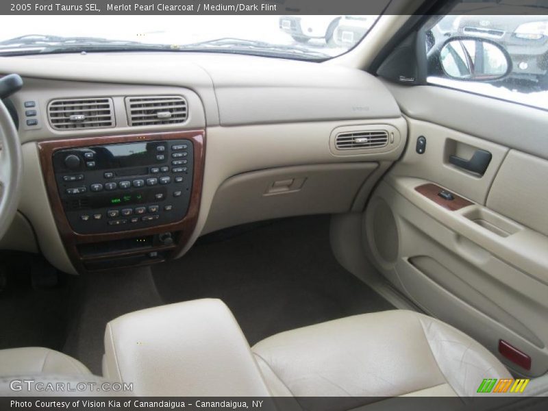Merlot Pearl Clearcoat / Medium/Dark Flint 2005 Ford Taurus SEL