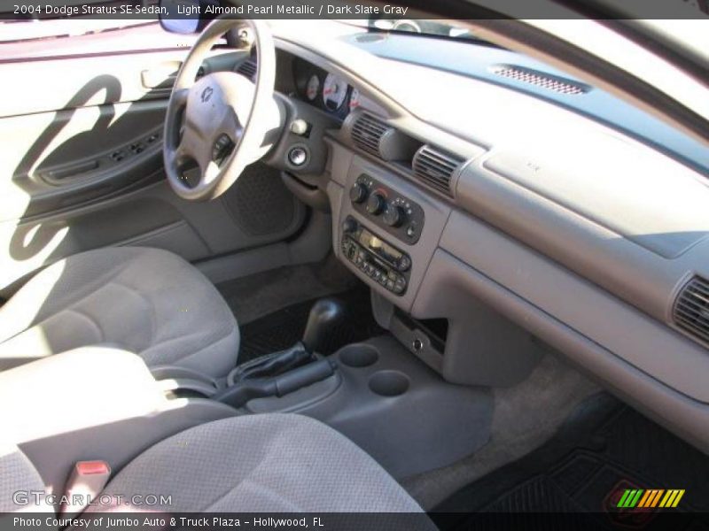 Light Almond Pearl Metallic / Dark Slate Gray 2004 Dodge Stratus SE Sedan