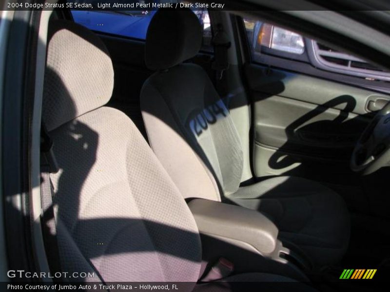 Light Almond Pearl Metallic / Dark Slate Gray 2004 Dodge Stratus SE Sedan