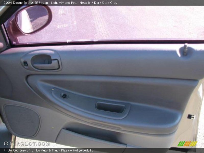 Light Almond Pearl Metallic / Dark Slate Gray 2004 Dodge Stratus SE Sedan