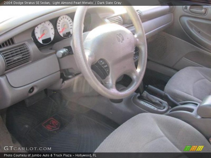 Light Almond Pearl Metallic / Dark Slate Gray 2004 Dodge Stratus SE Sedan