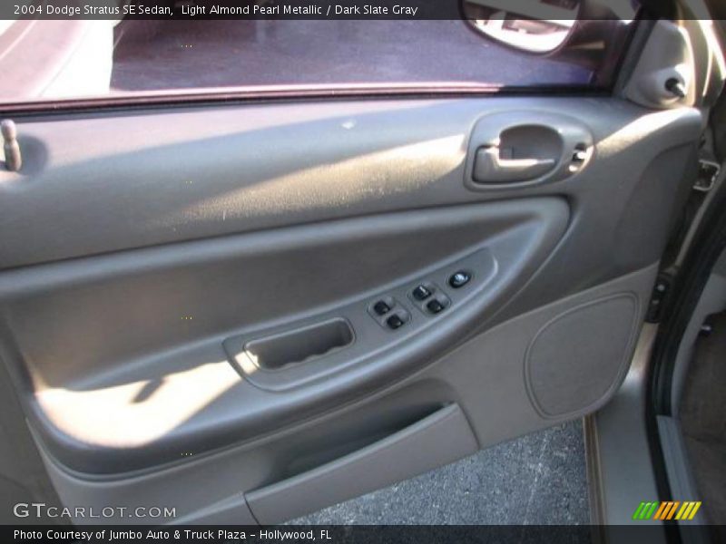 Light Almond Pearl Metallic / Dark Slate Gray 2004 Dodge Stratus SE Sedan