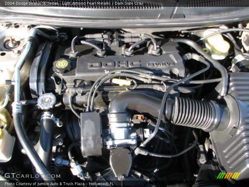 Light Almond Pearl Metallic / Dark Slate Gray 2004 Dodge Stratus SE Sedan