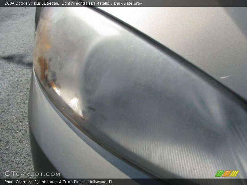 Light Almond Pearl Metallic / Dark Slate Gray 2004 Dodge Stratus SE Sedan