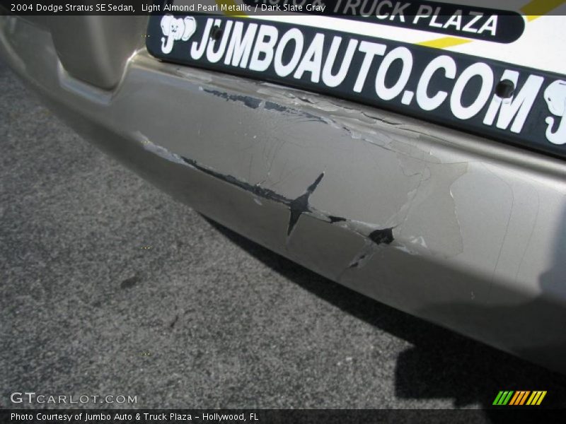 Light Almond Pearl Metallic / Dark Slate Gray 2004 Dodge Stratus SE Sedan