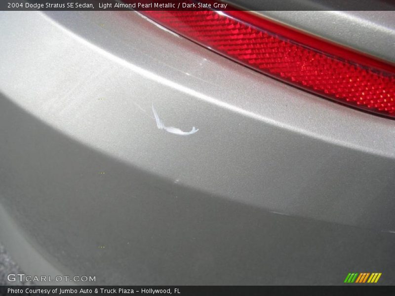 Light Almond Pearl Metallic / Dark Slate Gray 2004 Dodge Stratus SE Sedan