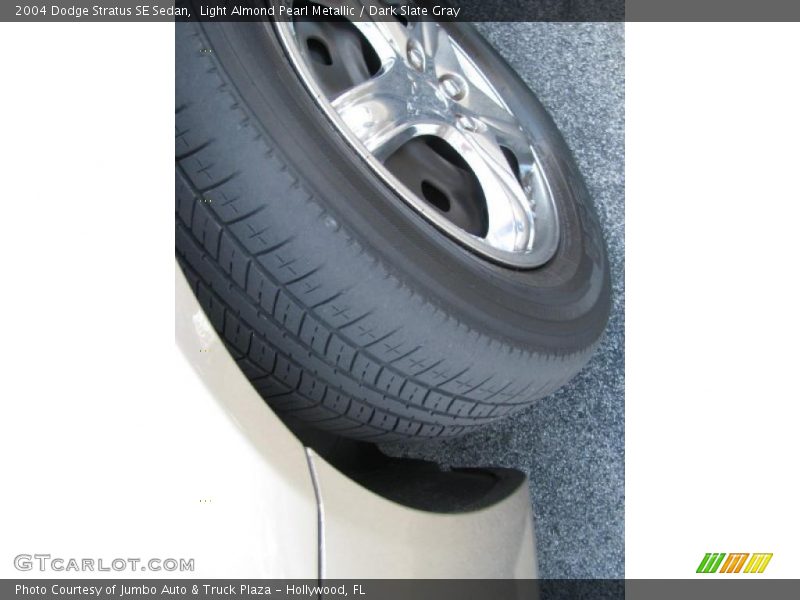 Light Almond Pearl Metallic / Dark Slate Gray 2004 Dodge Stratus SE Sedan