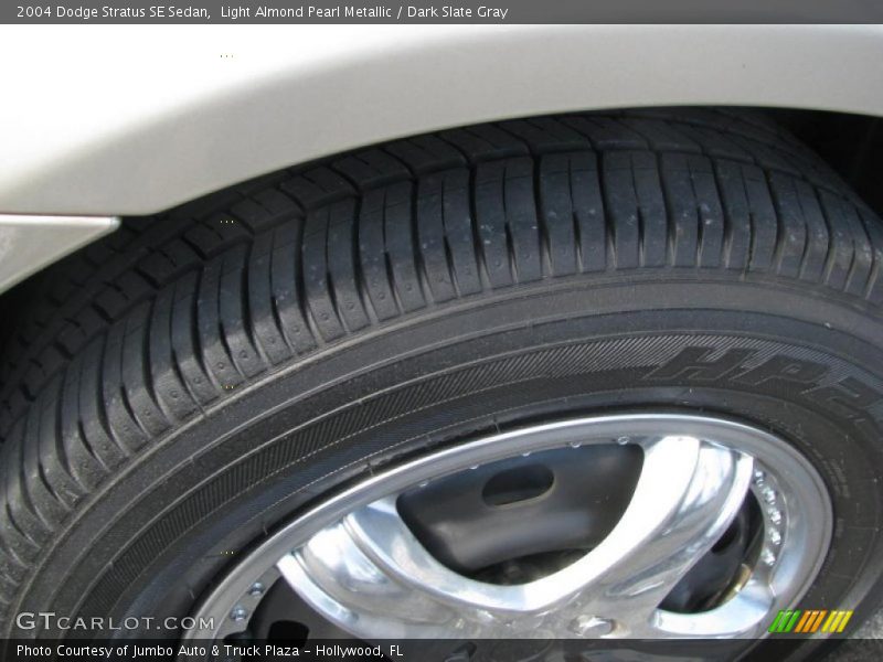 Light Almond Pearl Metallic / Dark Slate Gray 2004 Dodge Stratus SE Sedan