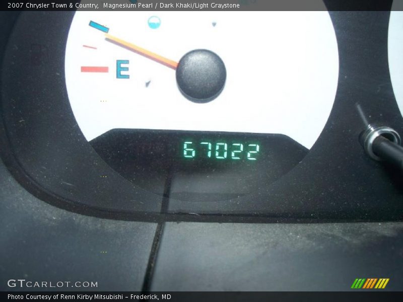 Magnesium Pearl / Dark Khaki/Light Graystone 2007 Chrysler Town & Country