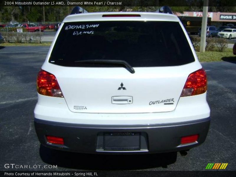 Diamond White Pearl / Charcoal 2004 Mitsubishi Outlander LS AWD