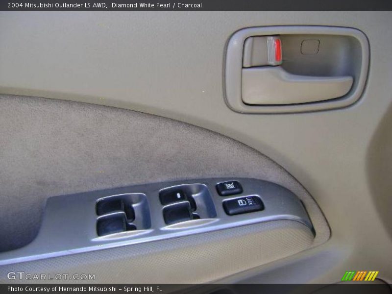 Diamond White Pearl / Charcoal 2004 Mitsubishi Outlander LS AWD