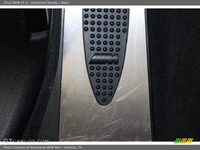 Silverstone Metallic / Black 2010 BMW X5 M