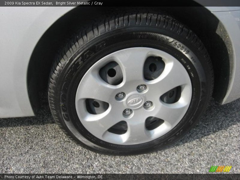 Bright Silver Metallic / Gray 2009 Kia Spectra EX Sedan