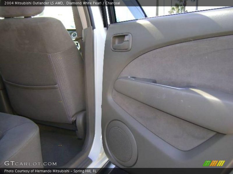 Diamond White Pearl / Charcoal 2004 Mitsubishi Outlander LS AWD