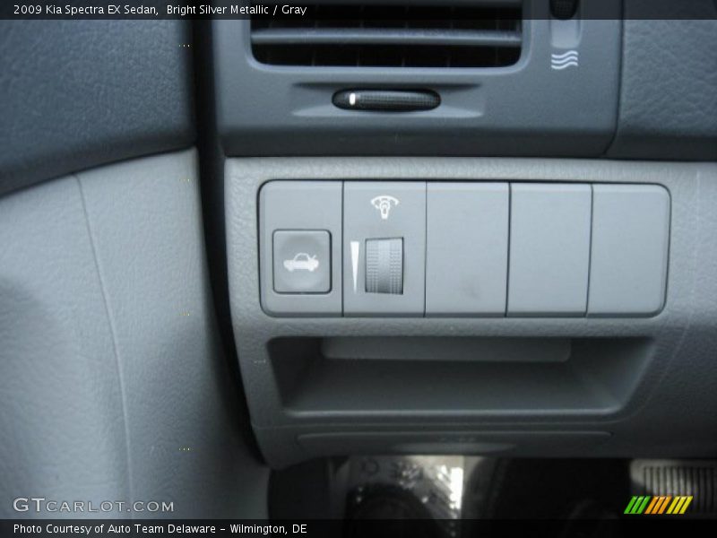 Bright Silver Metallic / Gray 2009 Kia Spectra EX Sedan