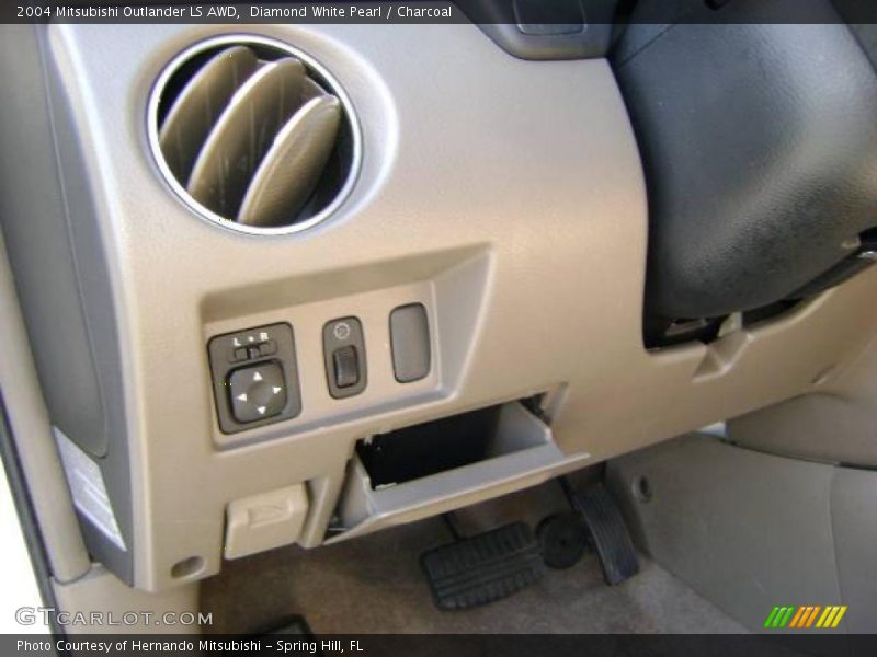 Diamond White Pearl / Charcoal 2004 Mitsubishi Outlander LS AWD