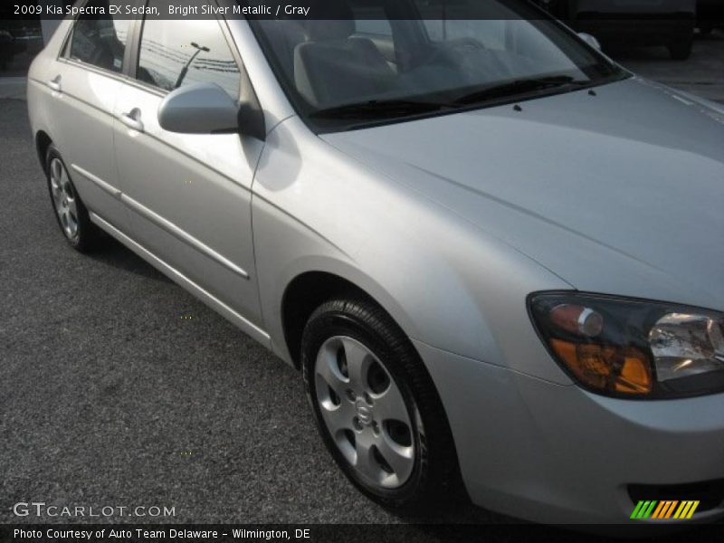 Bright Silver Metallic / Gray 2009 Kia Spectra EX Sedan