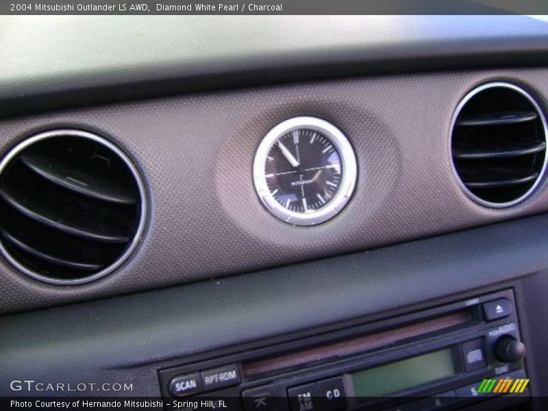 Diamond White Pearl / Charcoal 2004 Mitsubishi Outlander LS AWD