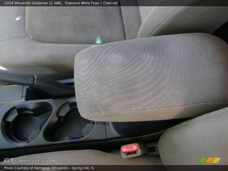 Diamond White Pearl / Charcoal 2004 Mitsubishi Outlander LS AWD