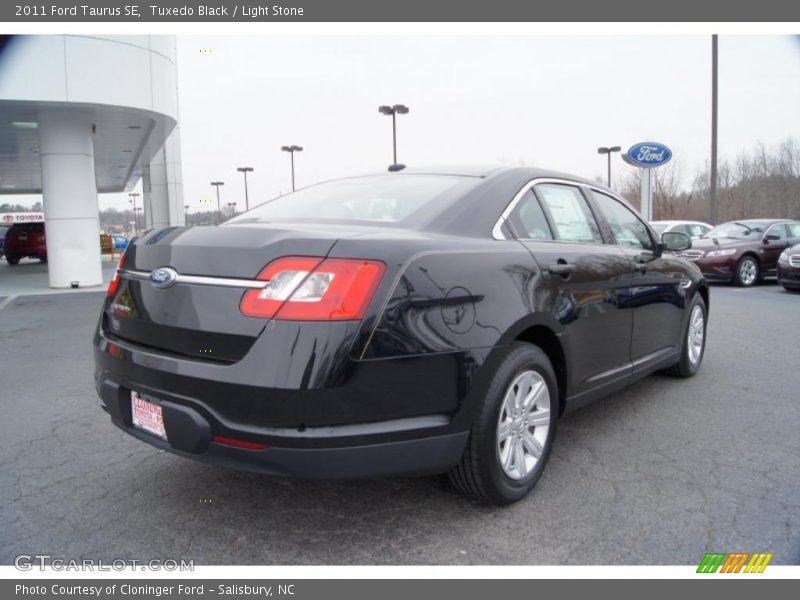 Tuxedo Black / Light Stone 2011 Ford Taurus SE