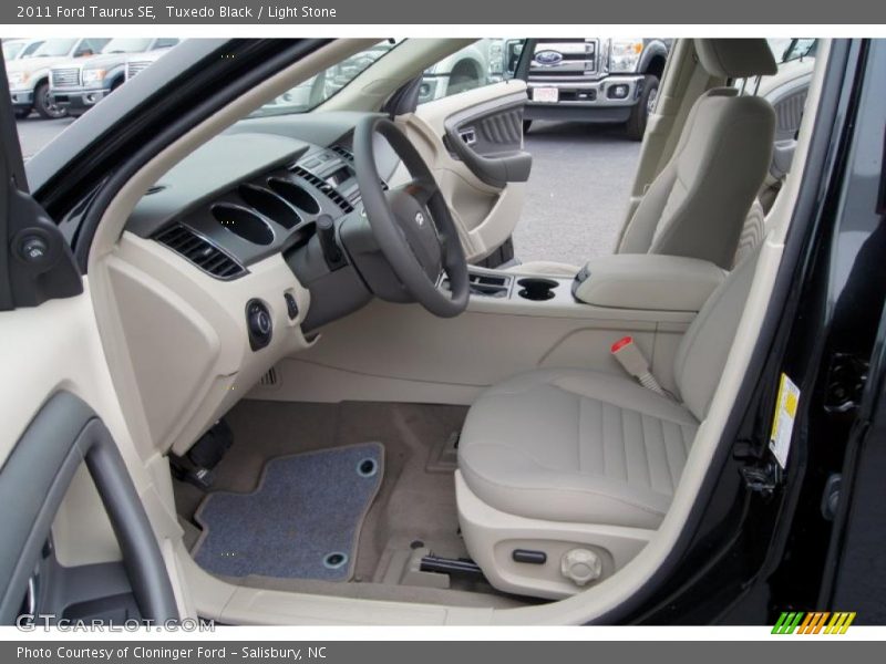  2011 Taurus SE Light Stone Interior